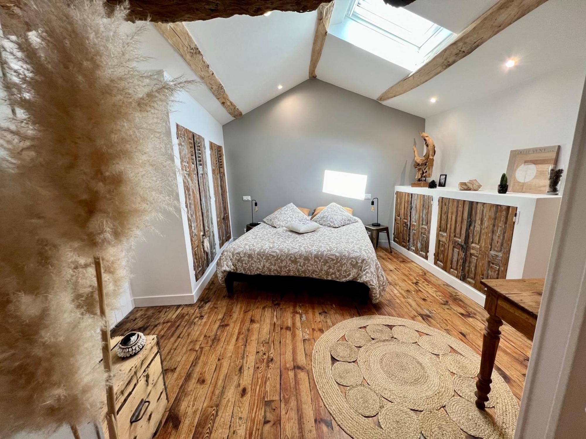 Les Hirondelles Du Marais Bed & Breakfast Riom Bagian luar foto