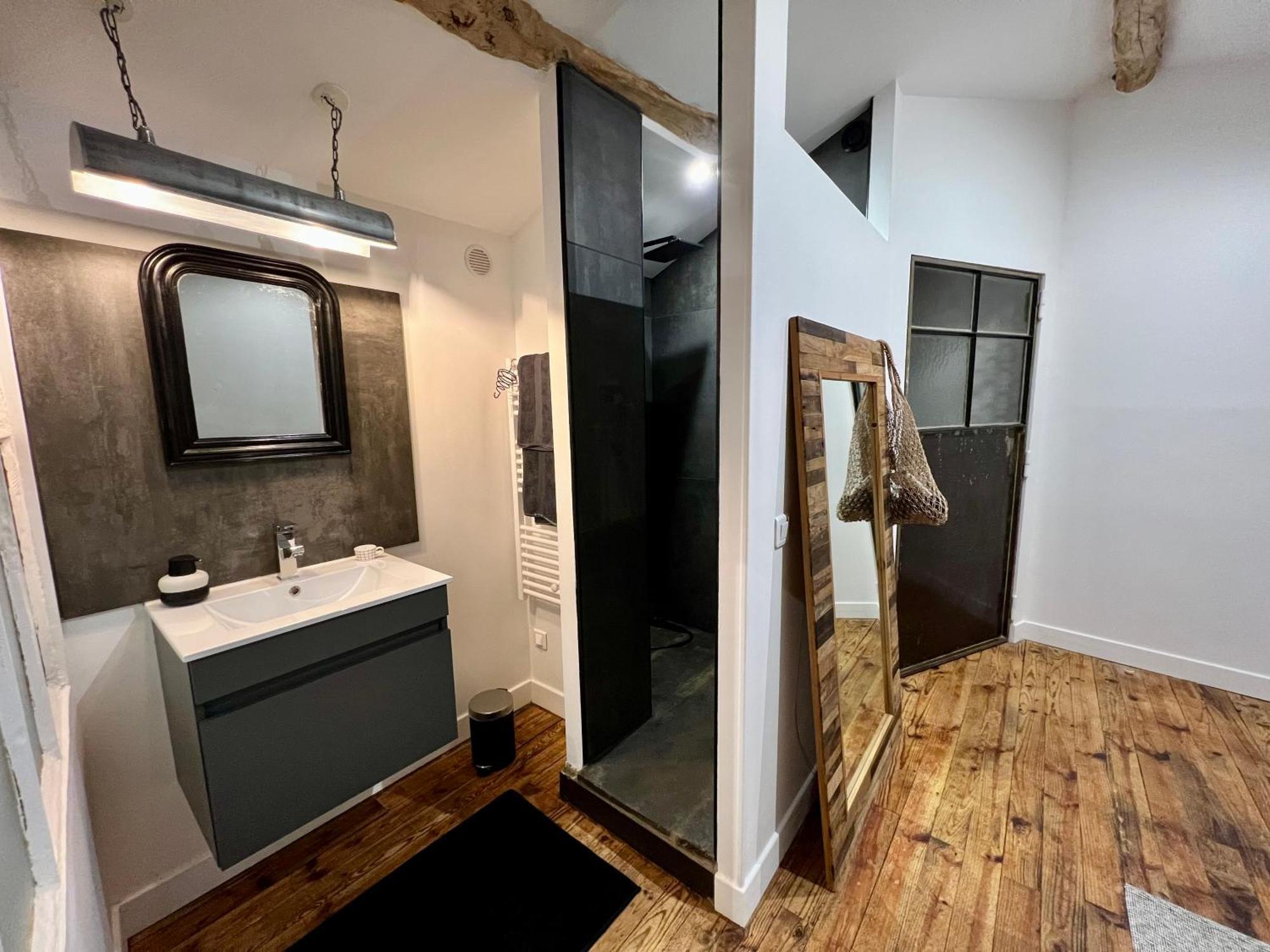 Les Hirondelles Du Marais Bed & Breakfast Riom Bagian luar foto