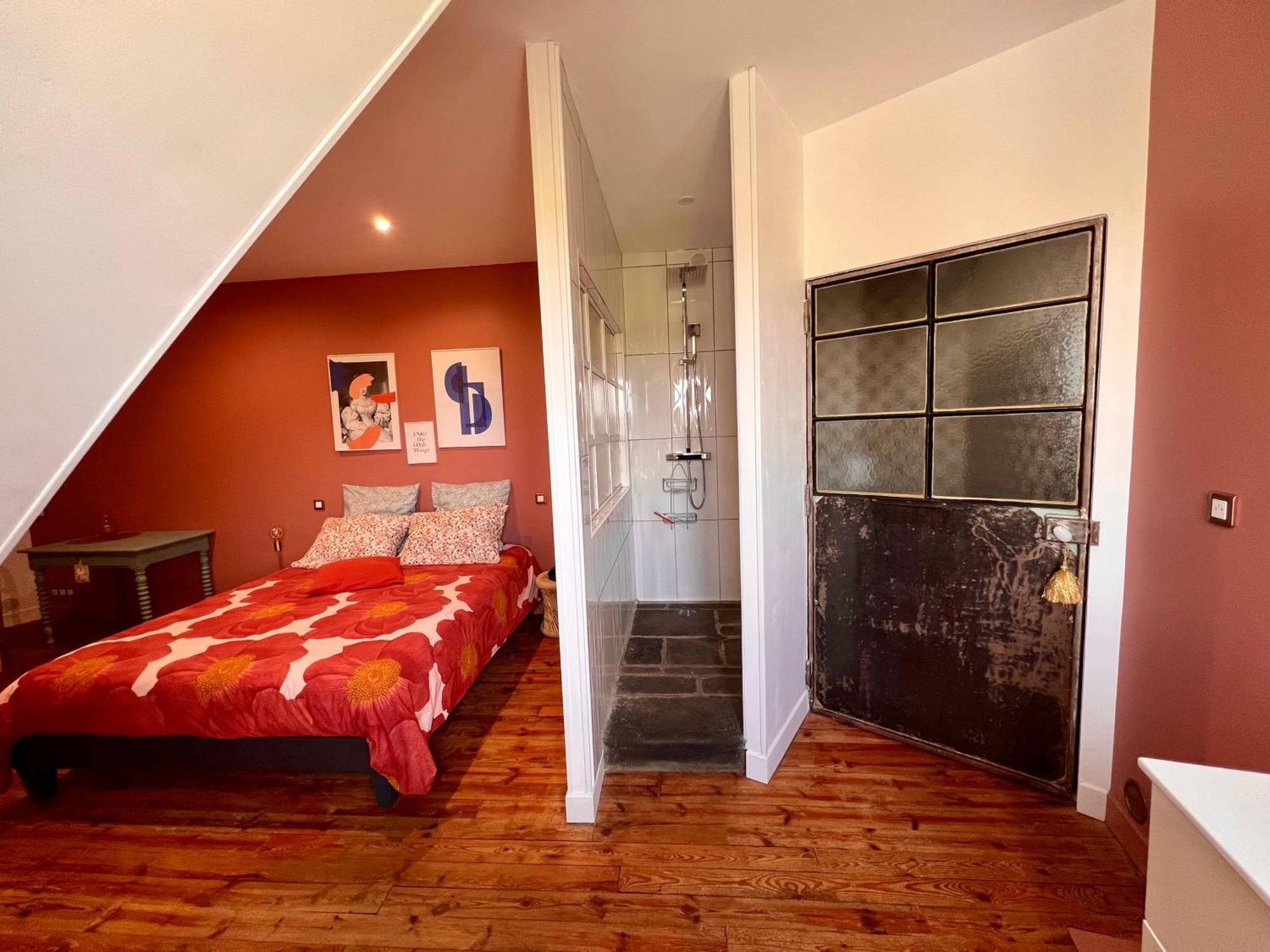 Les Hirondelles Du Marais Bed & Breakfast Riom Bagian luar foto