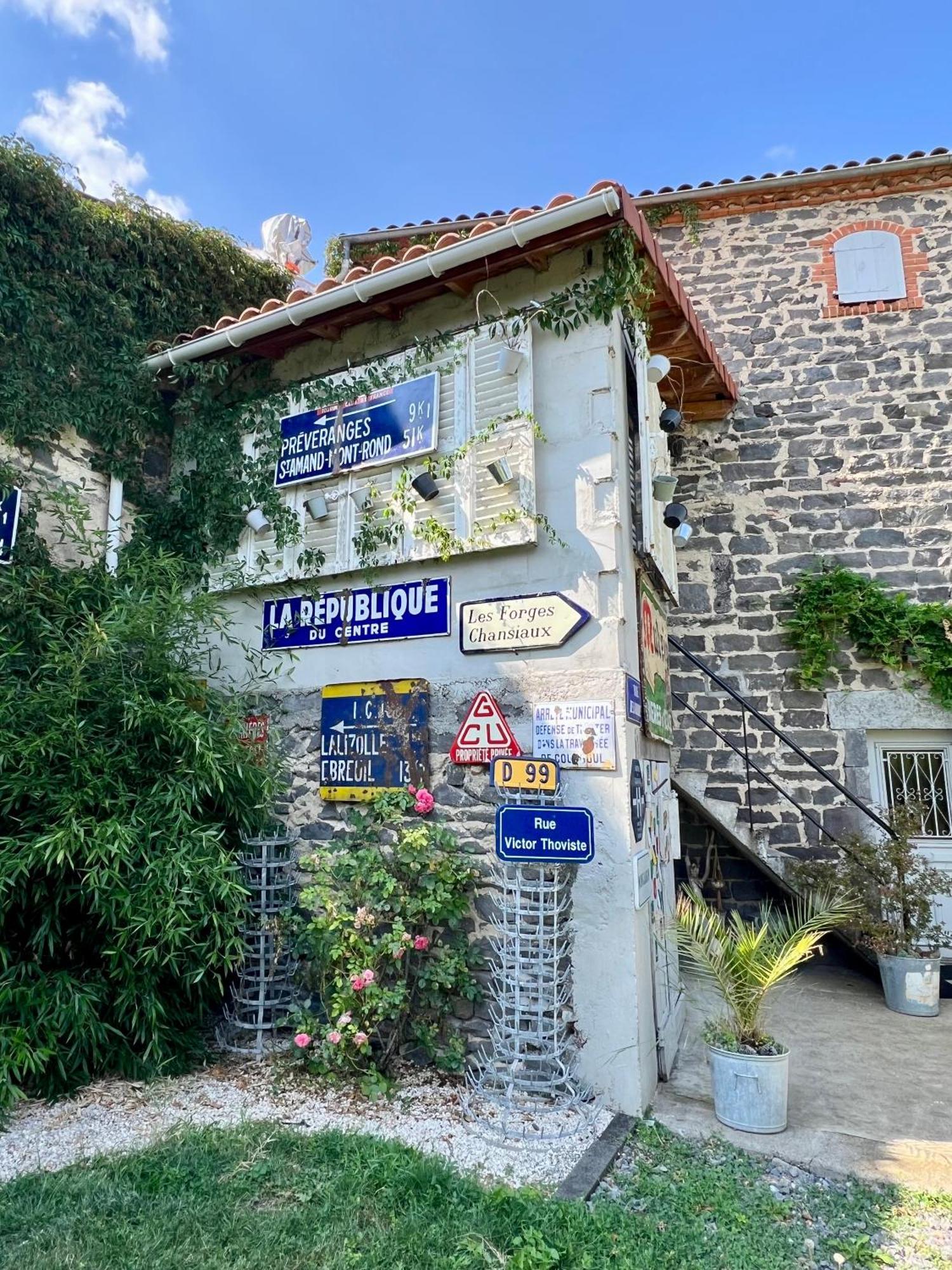 Les Hirondelles Du Marais Bed & Breakfast Riom Bagian luar foto