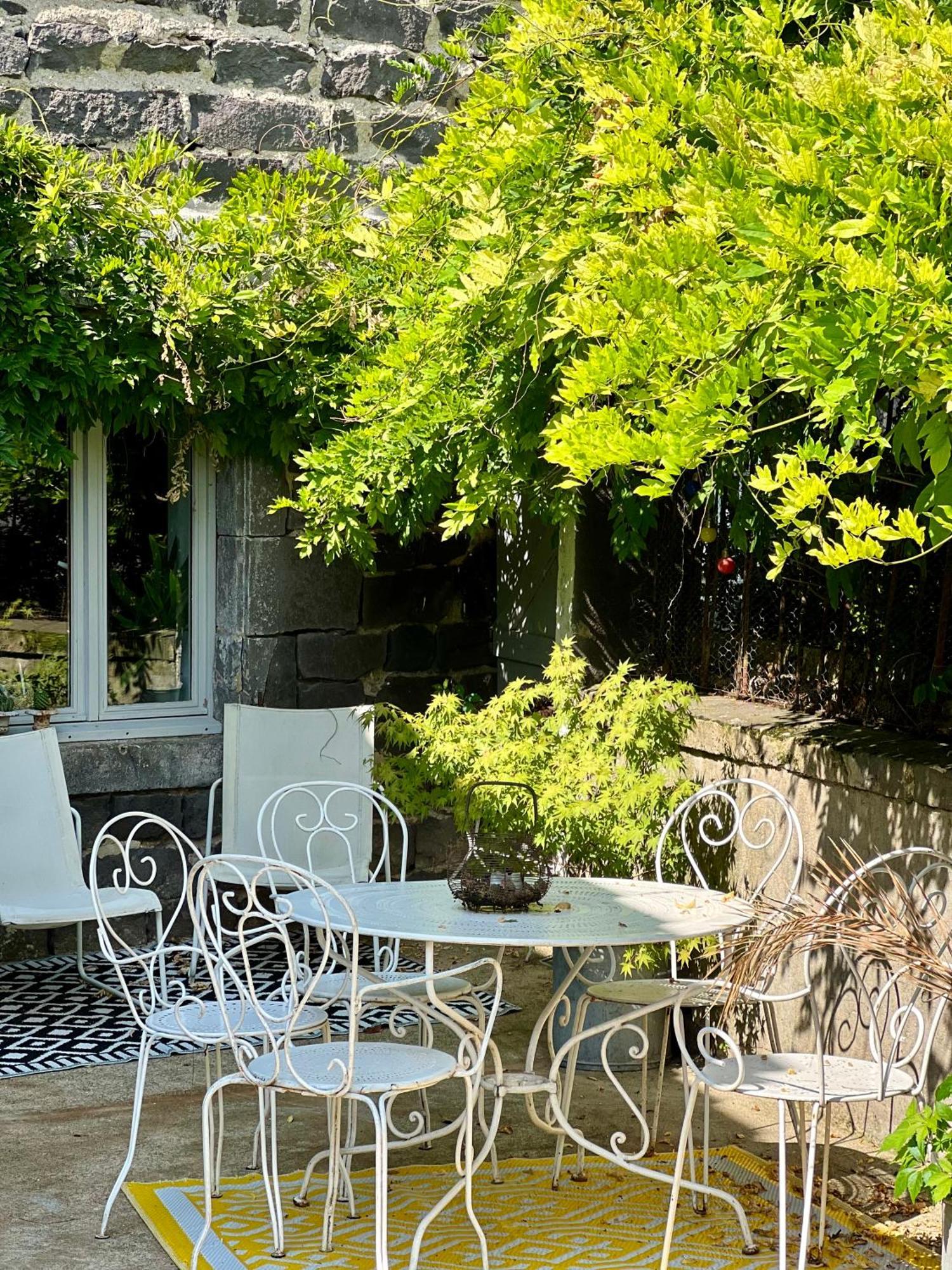 Les Hirondelles Du Marais Bed & Breakfast Riom Bagian luar foto